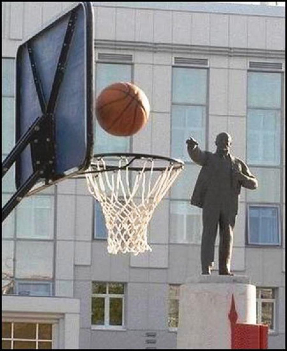 Ленин баскетболист